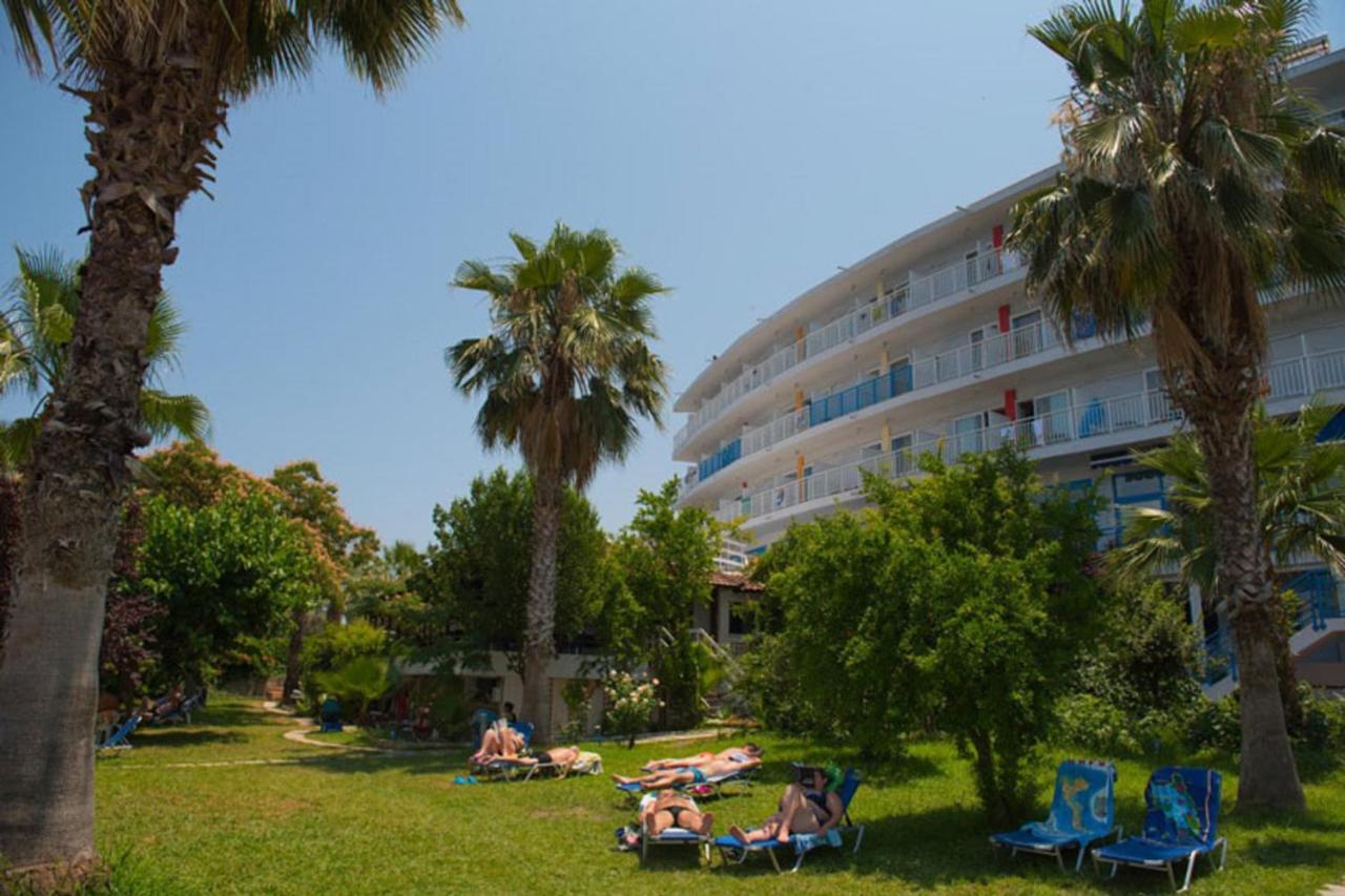 Hotel Sissy Kamena Vourla Exterior photo